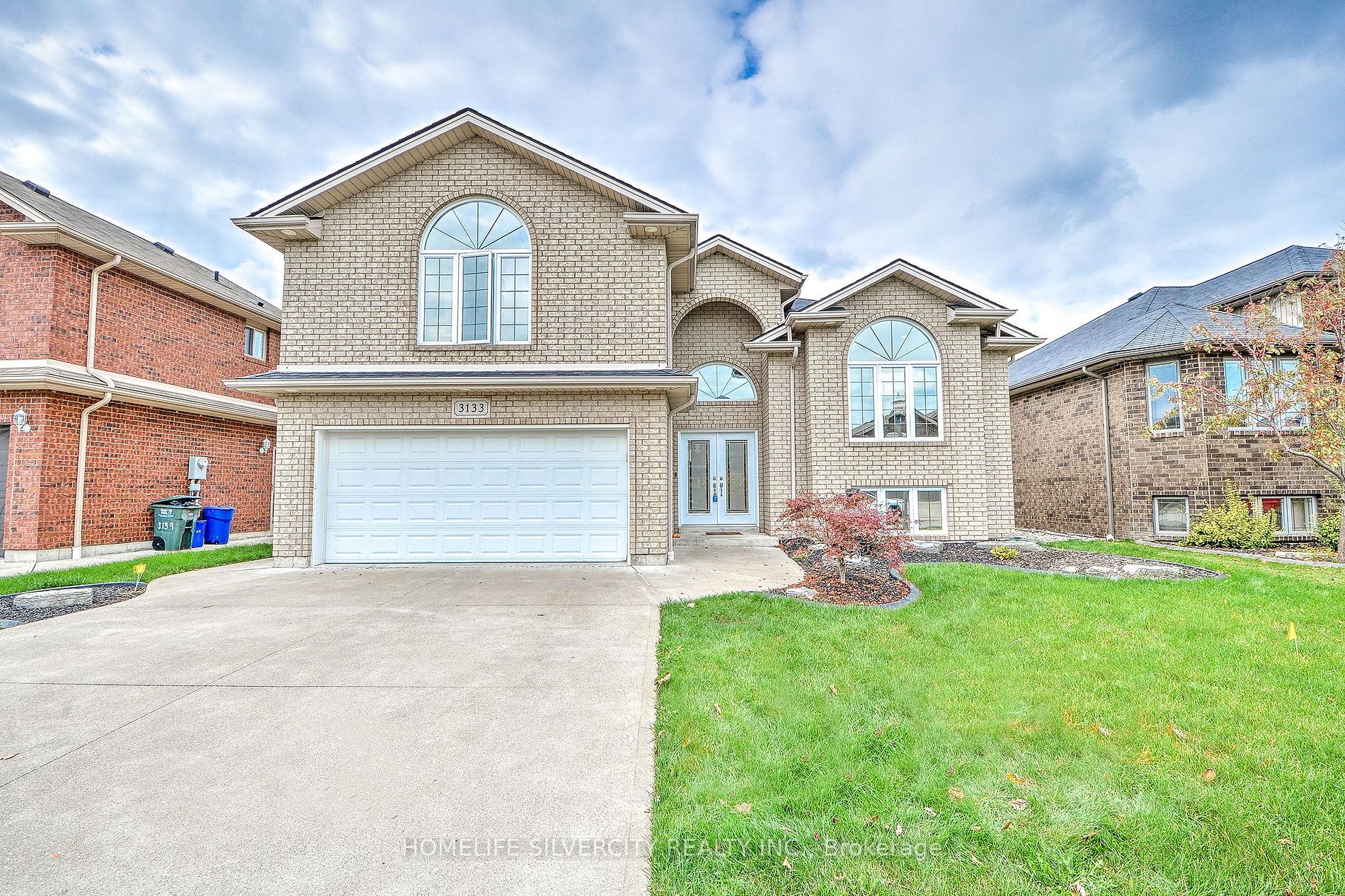 3133 Leisure Cres