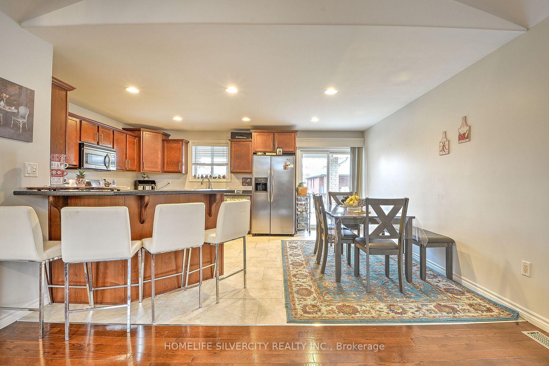 3133 Leisure Cres