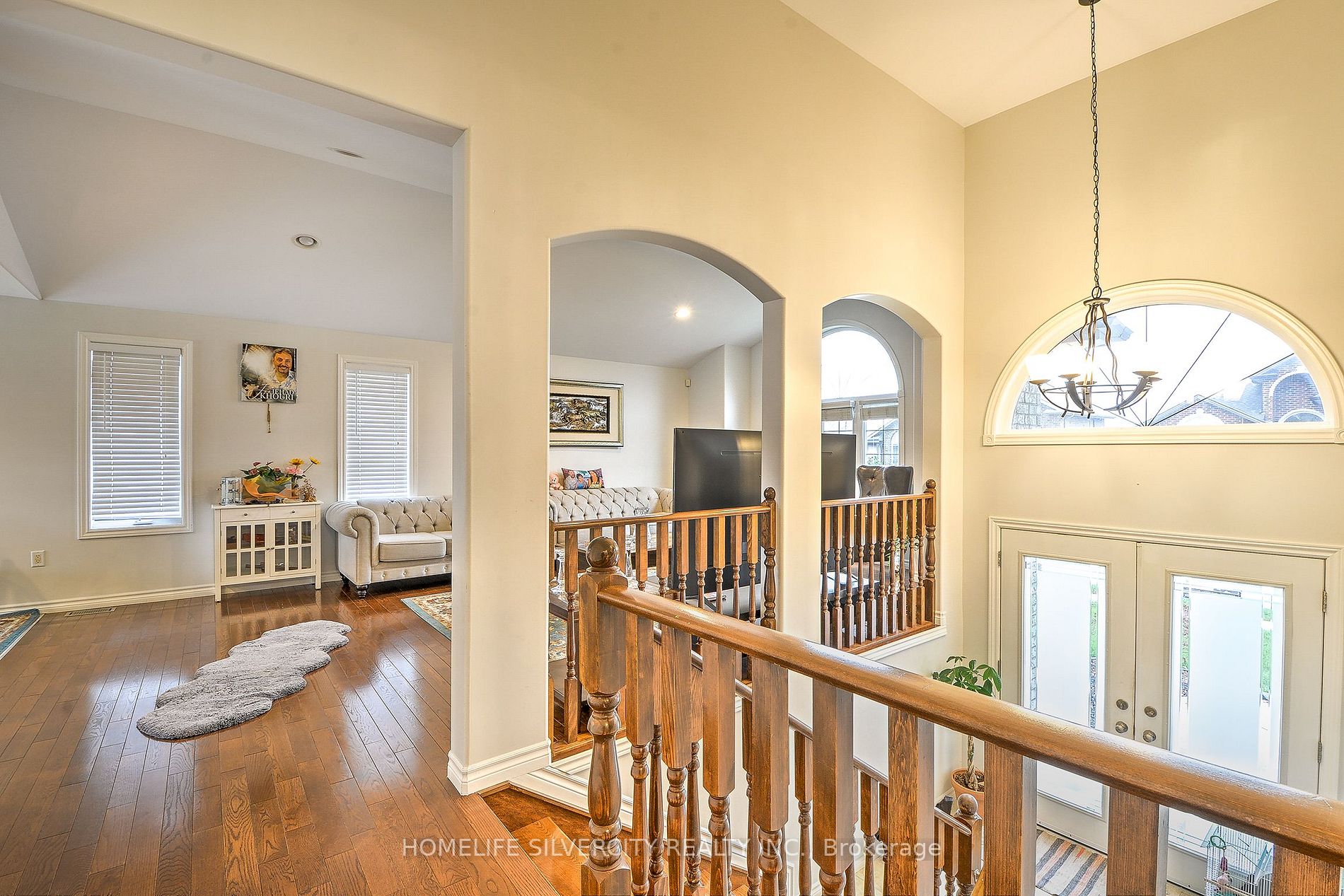 3133 Leisure Cres