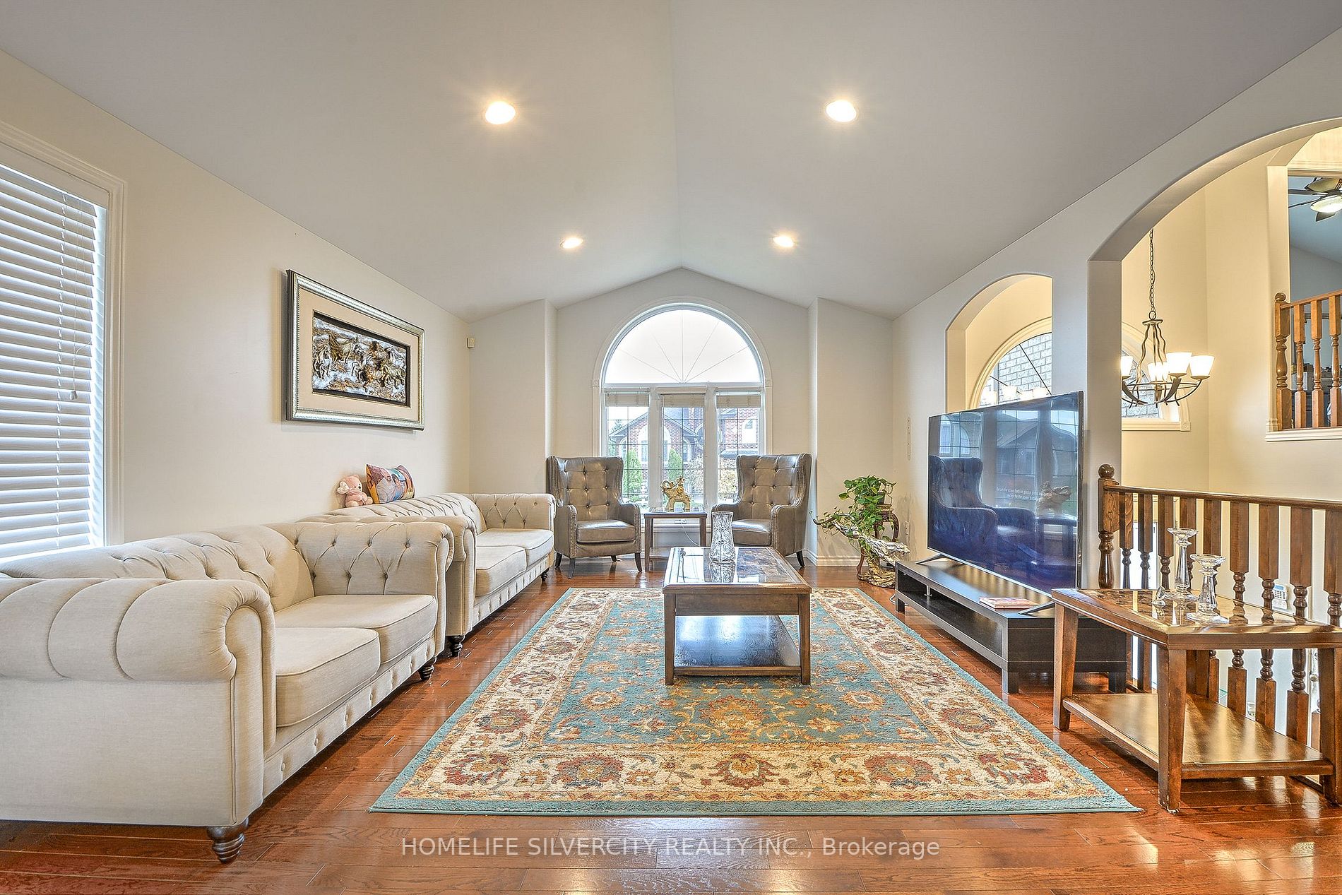 3133 Leisure Cres