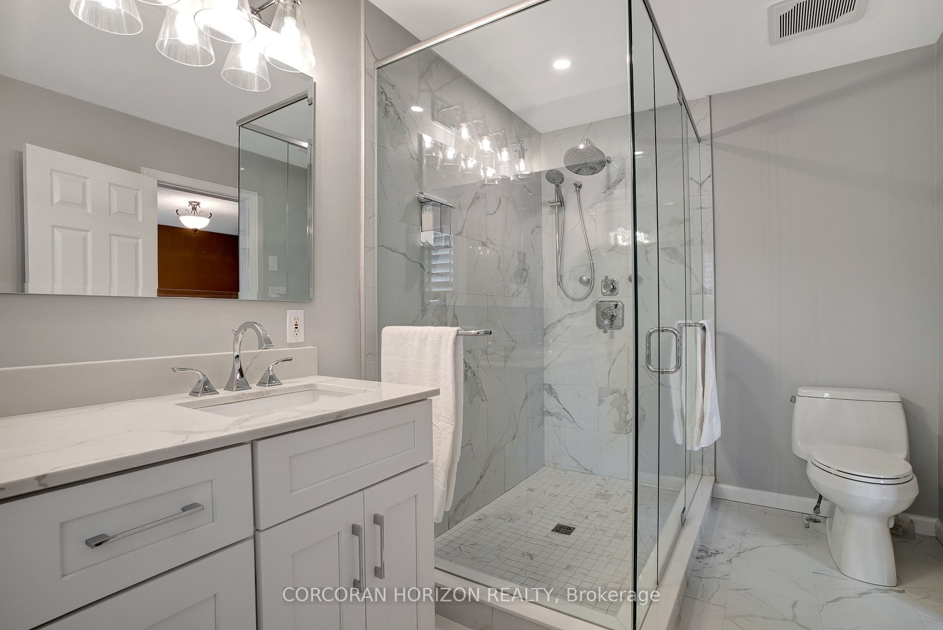 387 Strawberry Cres
