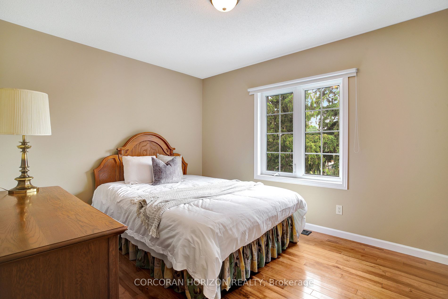 387 Strawberry Cres