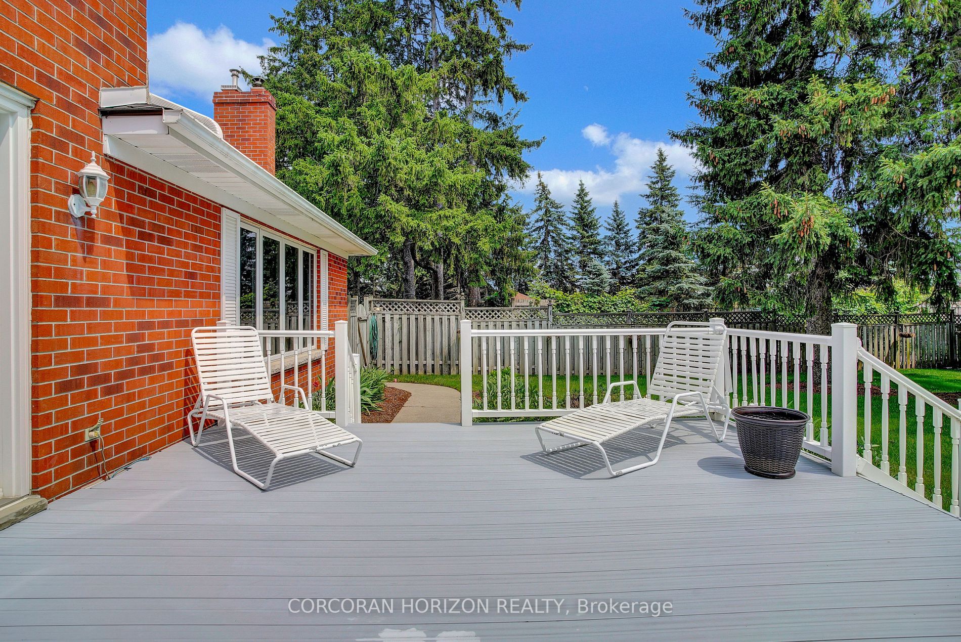 387 Strawberry Cres