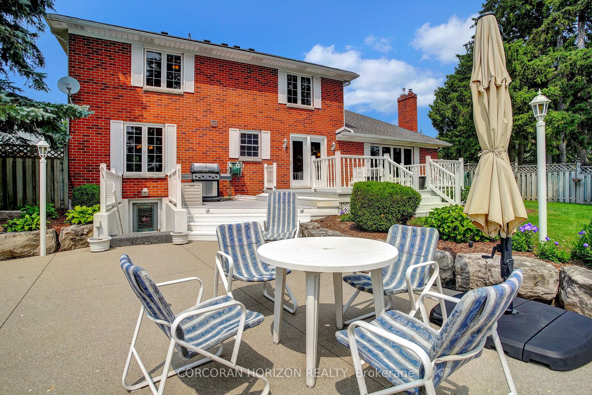 387 Strawberry Cres