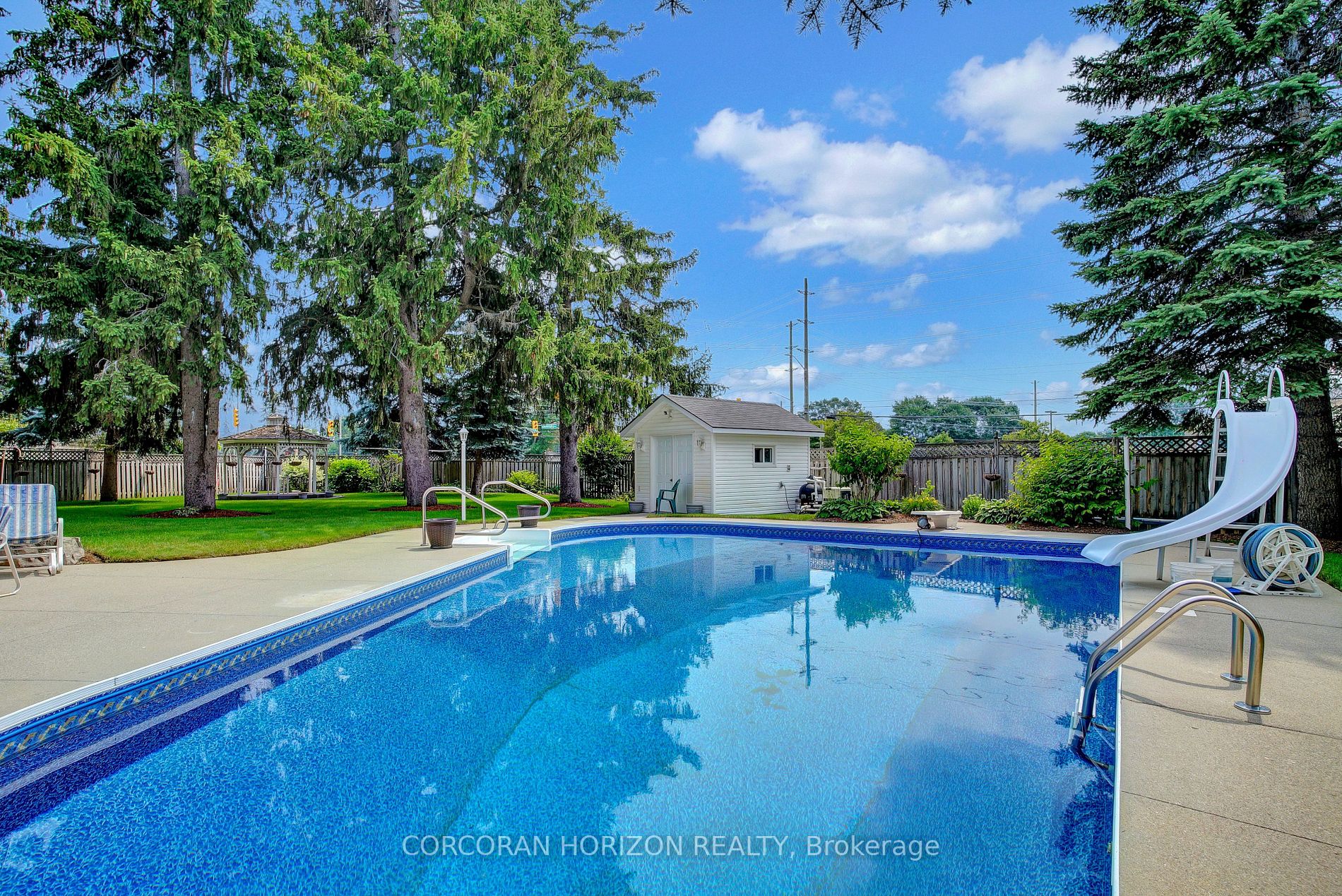 387 Strawberry Cres