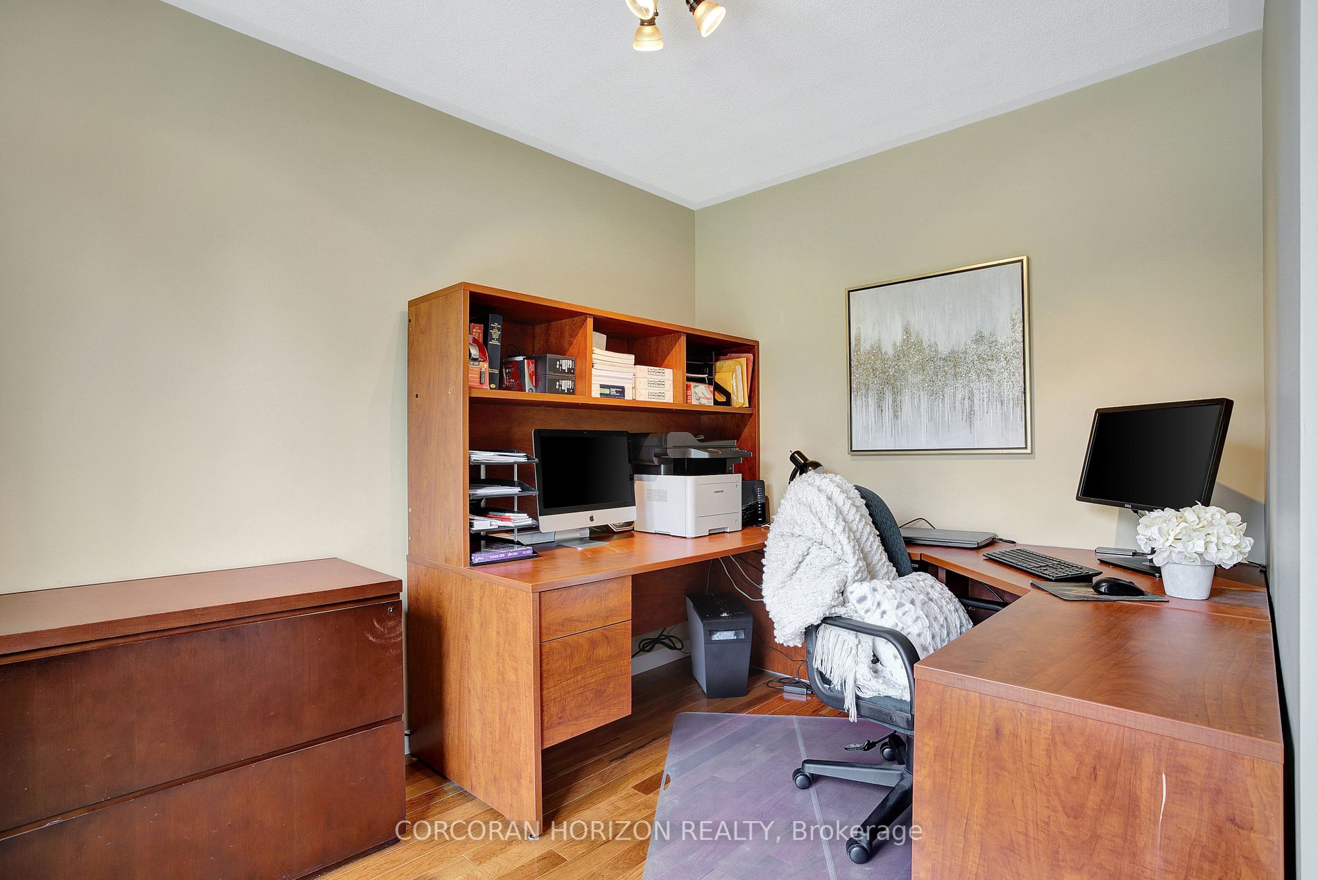 387 Strawberry Cres