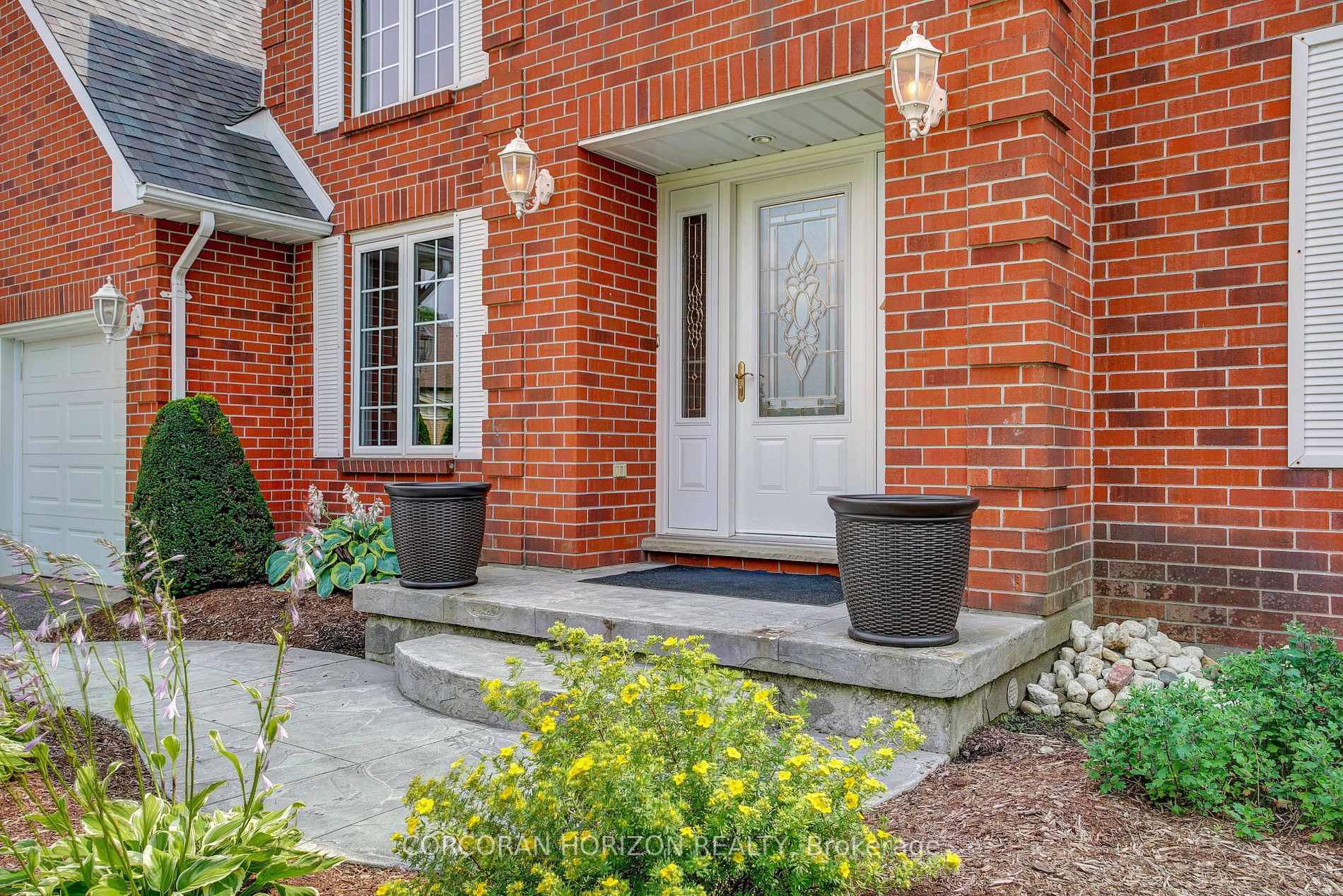 387 Strawberry Cres