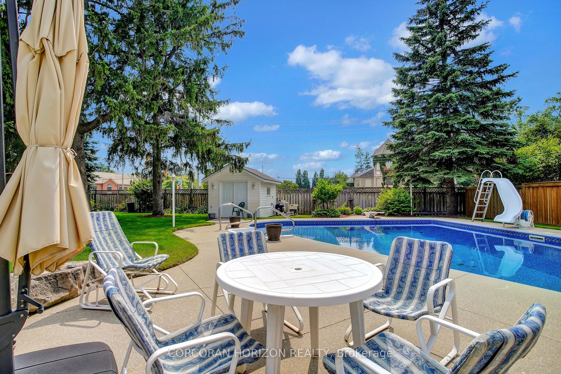 387 Strawberry Cres