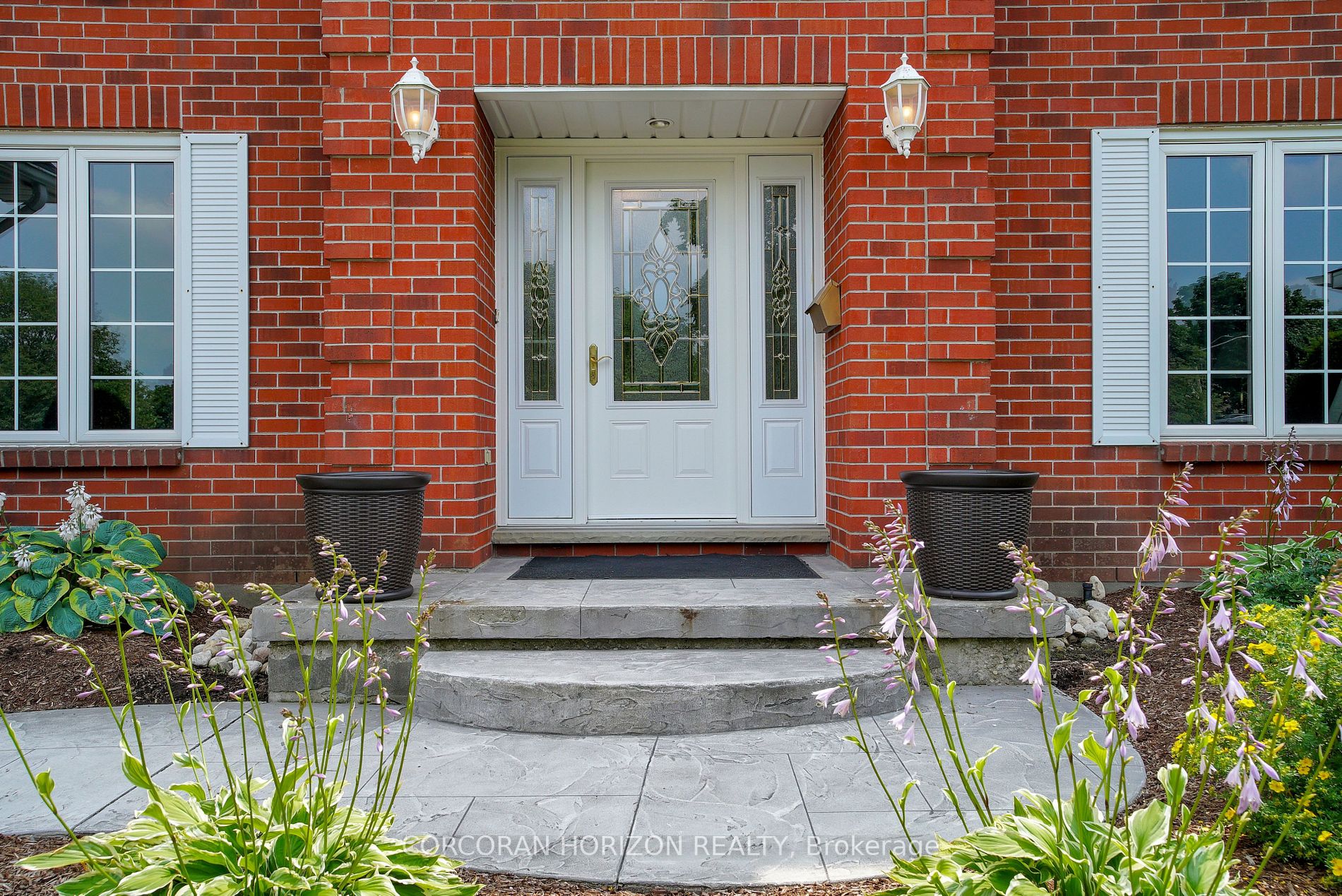 387 Strawberry Cres