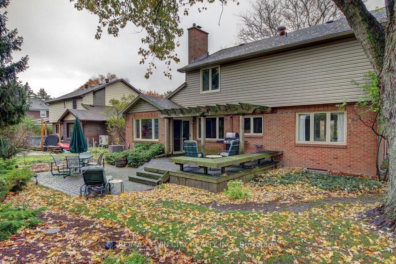 127 Briarcliffe Cres