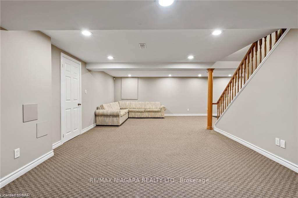 22 Sterling St