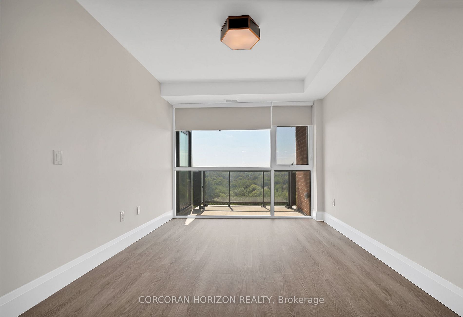 460 Columbia St W, #1406