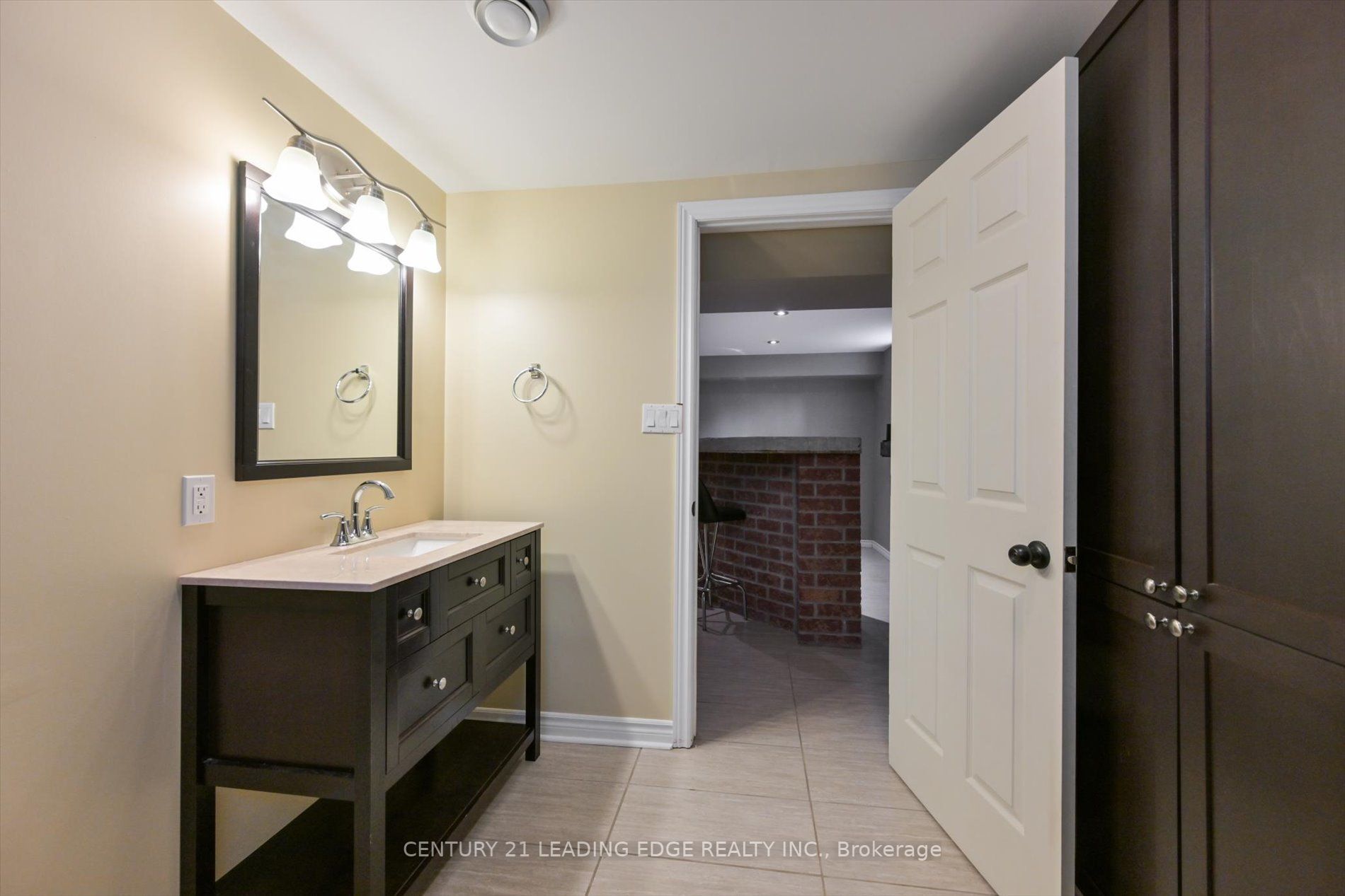 29 Janet Dr