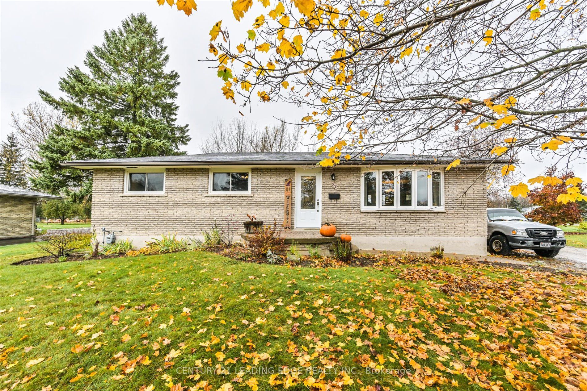29 Janet Dr