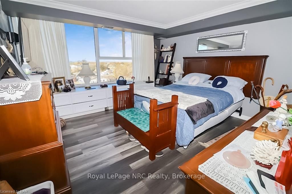 7 Gale Cres, #902