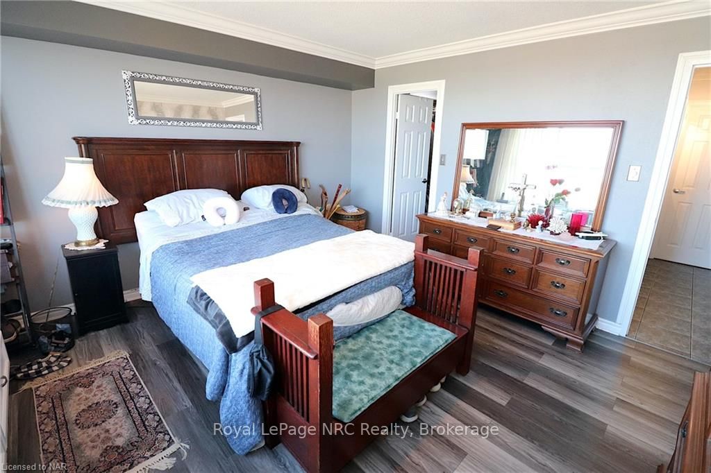 7 Gale Cres, #902