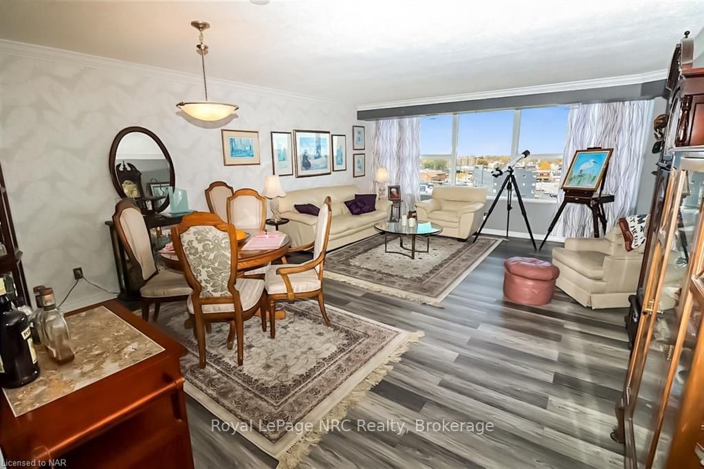 7 Gale Cres, #902