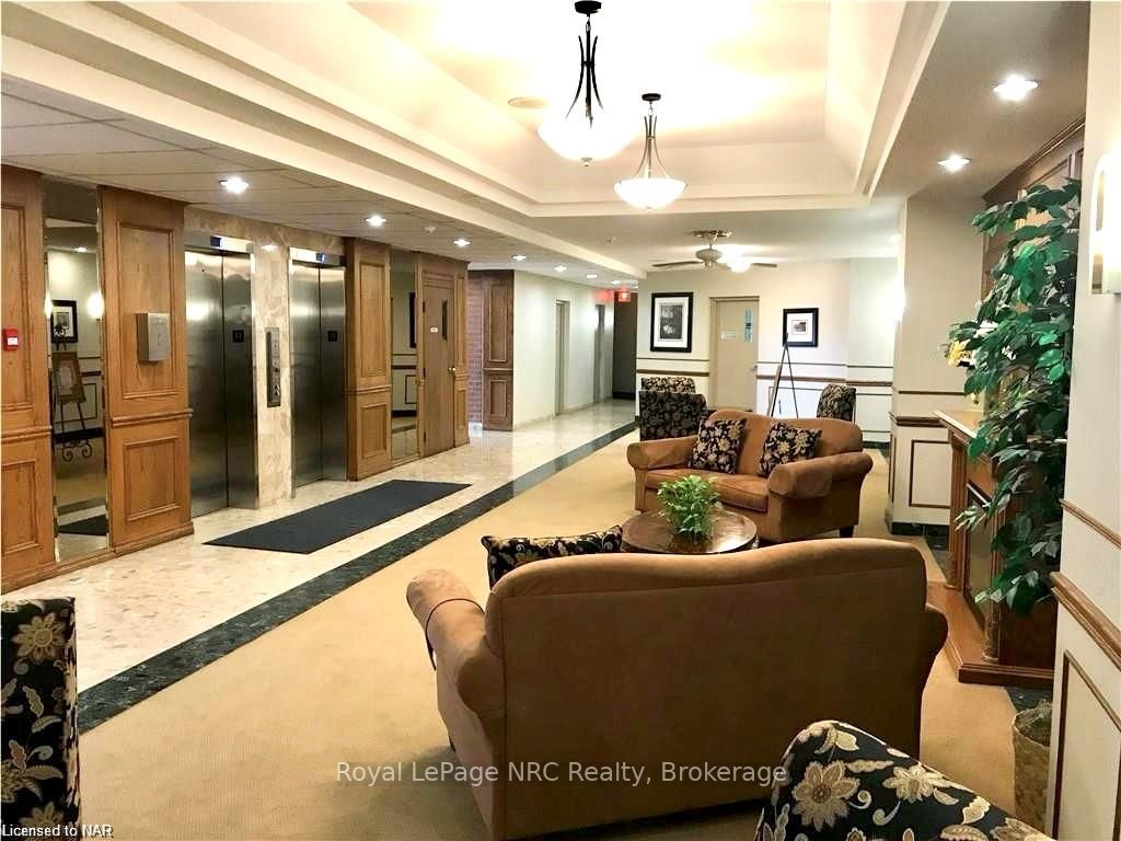 7 Gale Cres, #902
