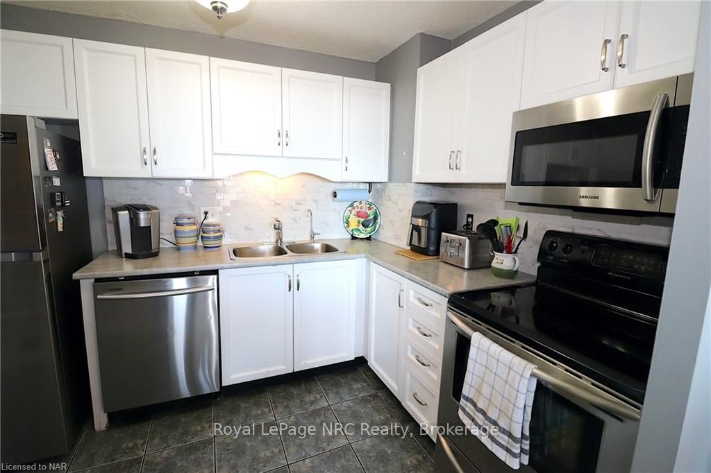 7 Gale Cres, #902