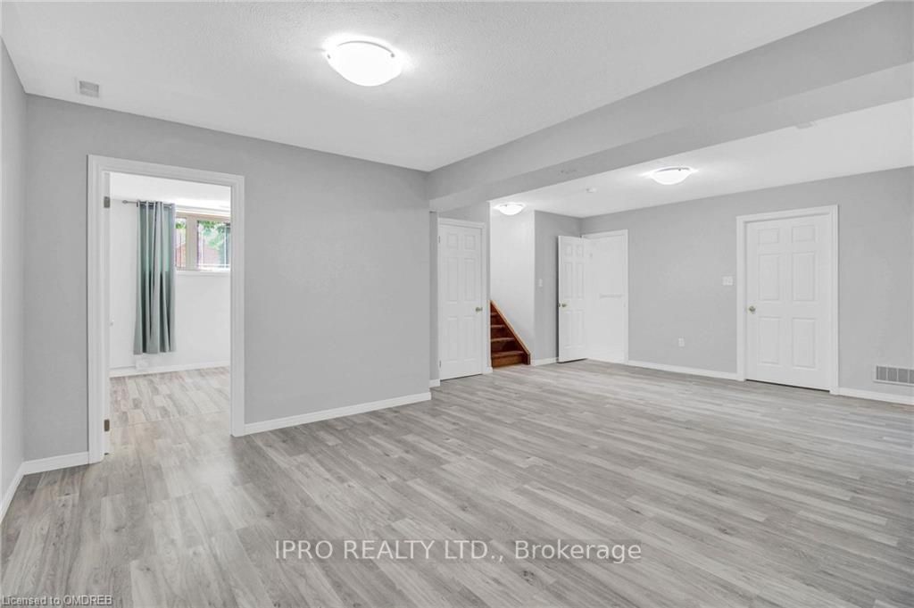33 Osborn Ave