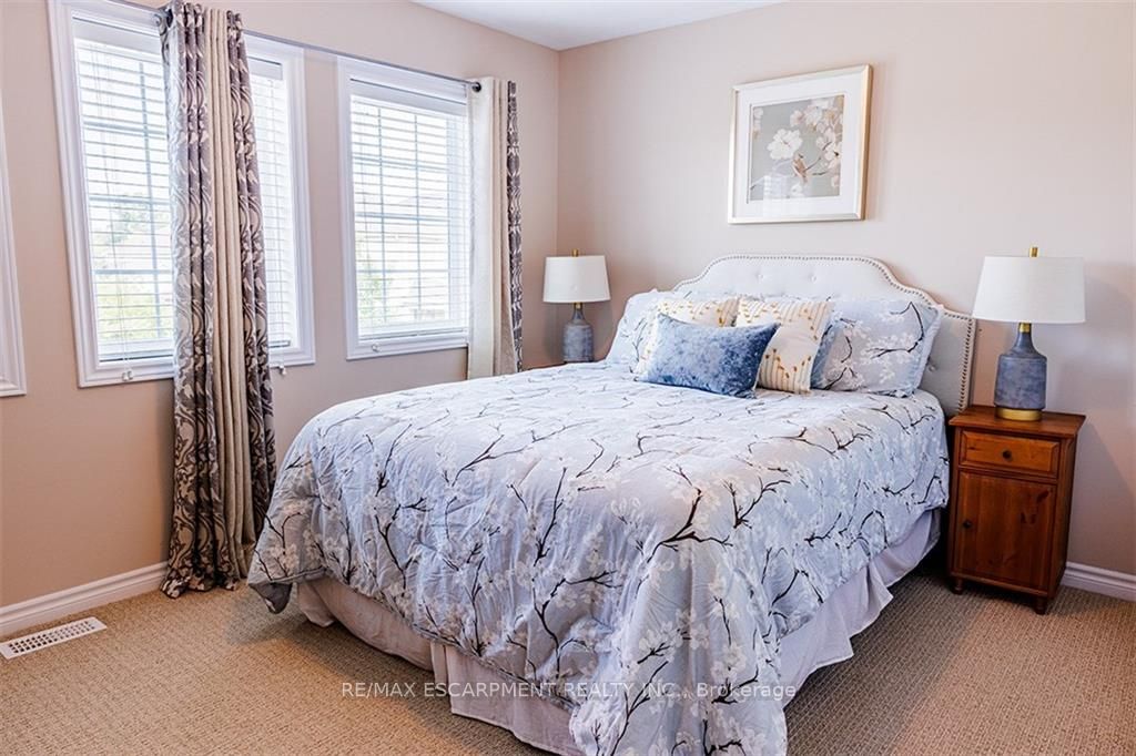 77 Avery Cres, #16