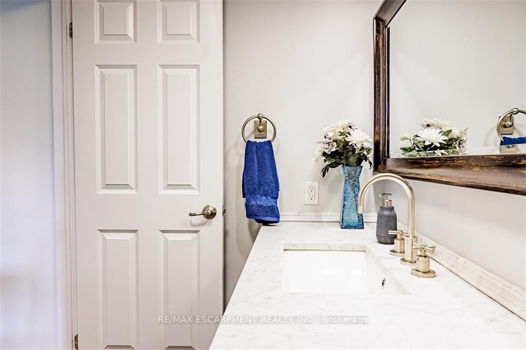 77 Avery Cres, #16