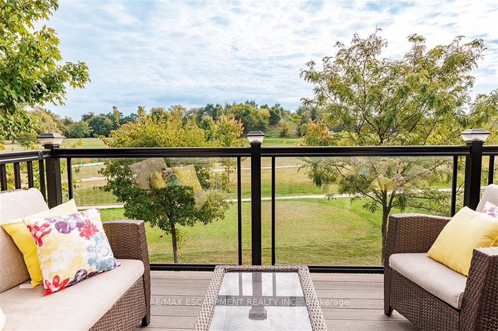 77 Avery Cres, #16