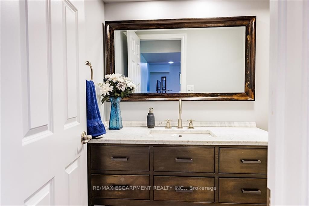 77 Avery Cres, #16