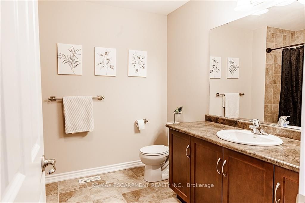 77 Avery Cres, #16