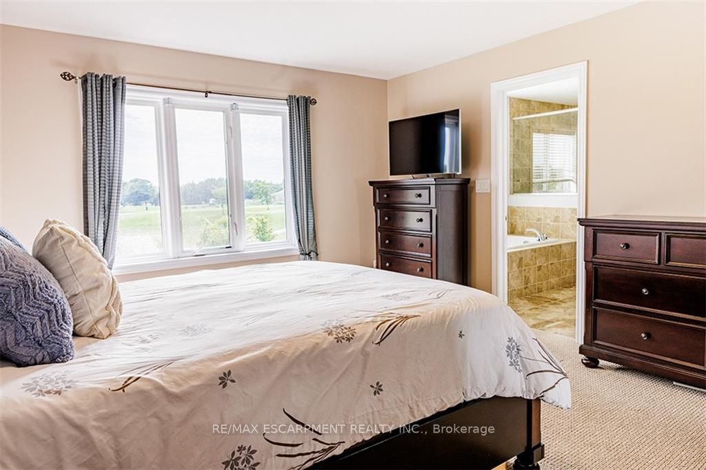 77 Avery Cres, #16