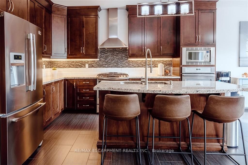 77 Avery Cres, #16