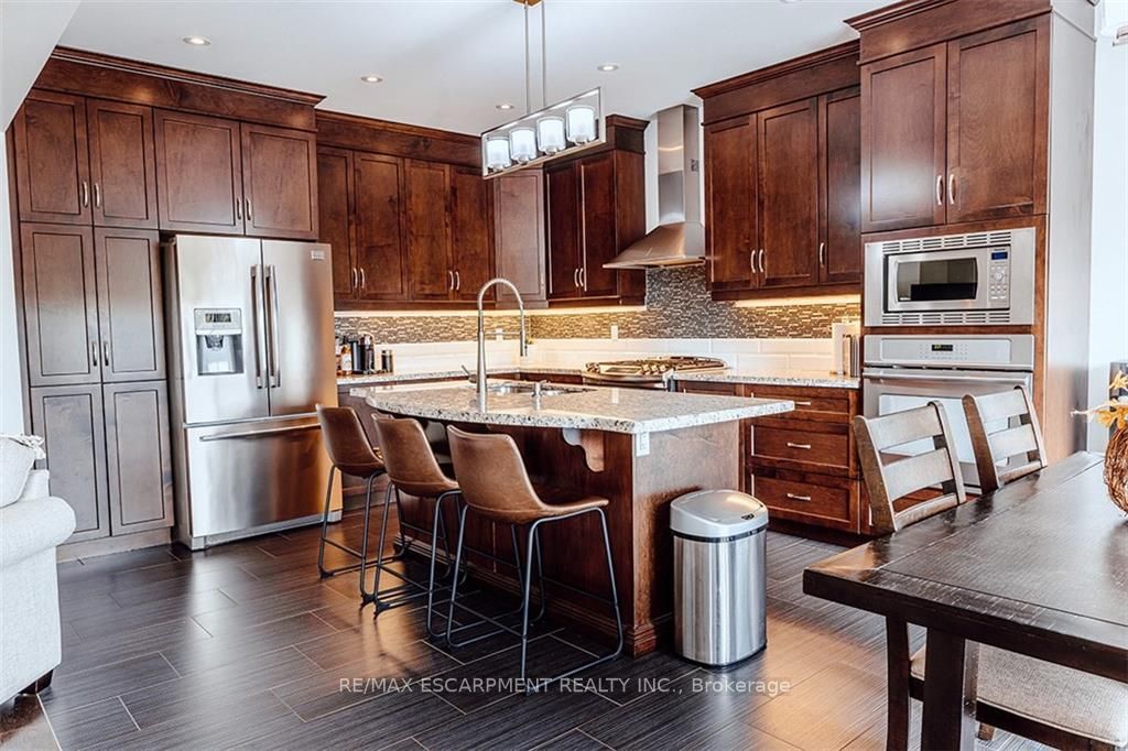 77 Avery Cres, #16