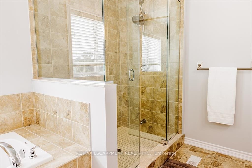 77 Avery Cres, #16