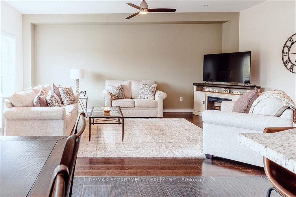 77 Avery Cres, #16