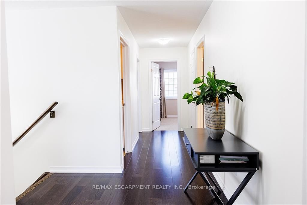 77 Avery Cres, #16