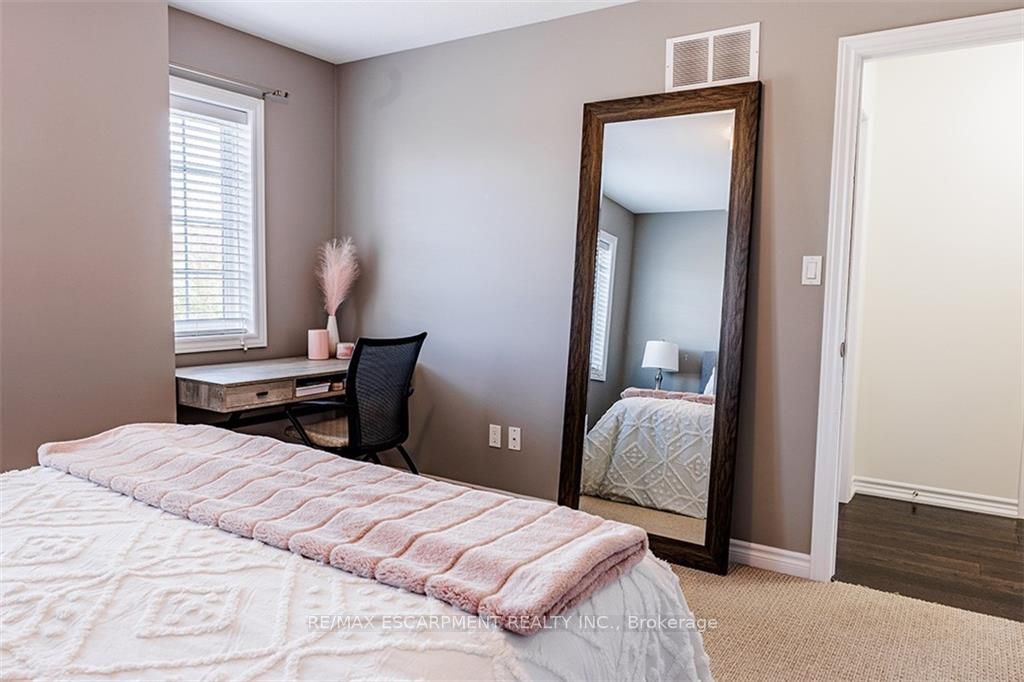 77 Avery Cres, #16