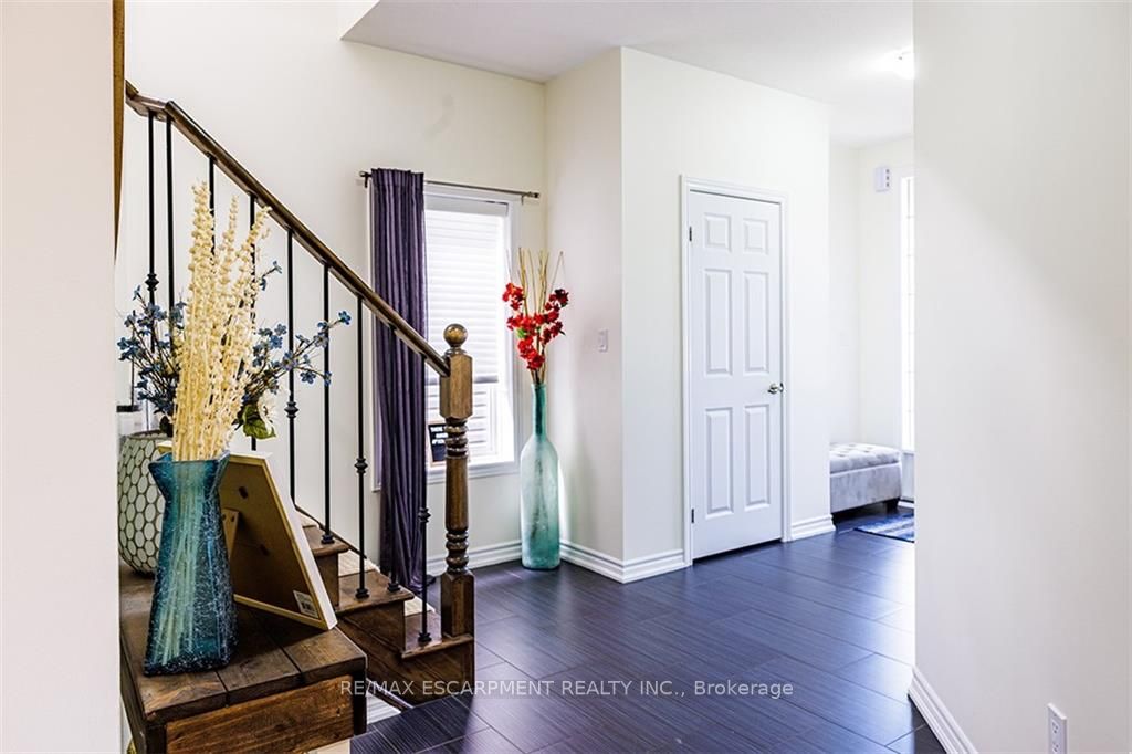 77 Avery Cres, #16