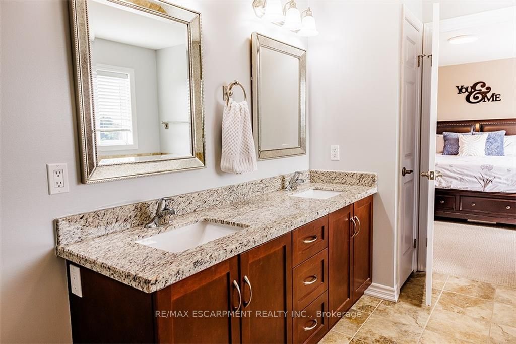 77 Avery Cres, #16