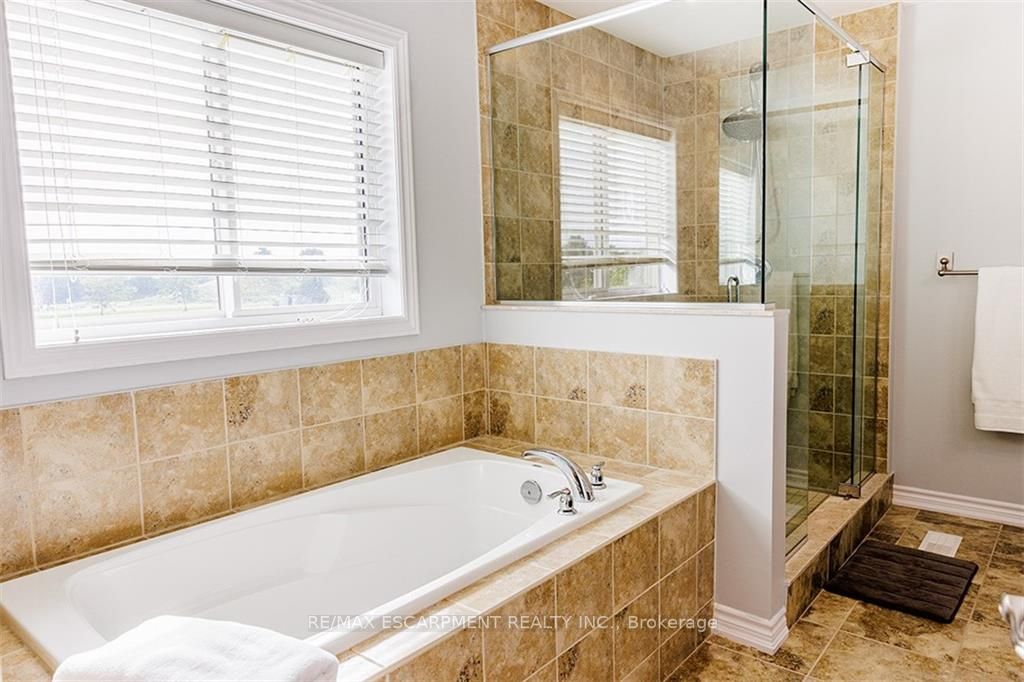77 Avery Cres, #16