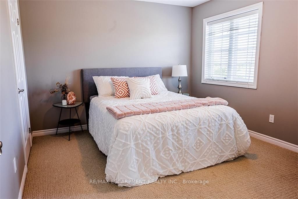 77 Avery Cres, #16