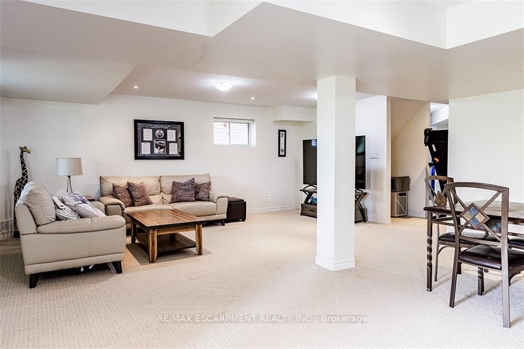 77 Avery Cres, #16