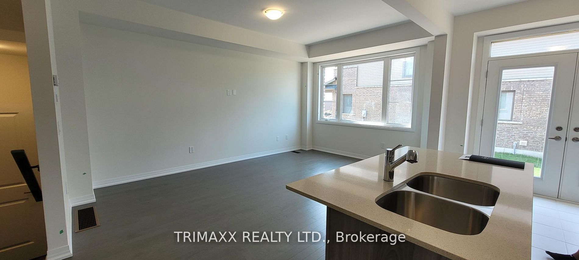10 Freedom Cres, #4