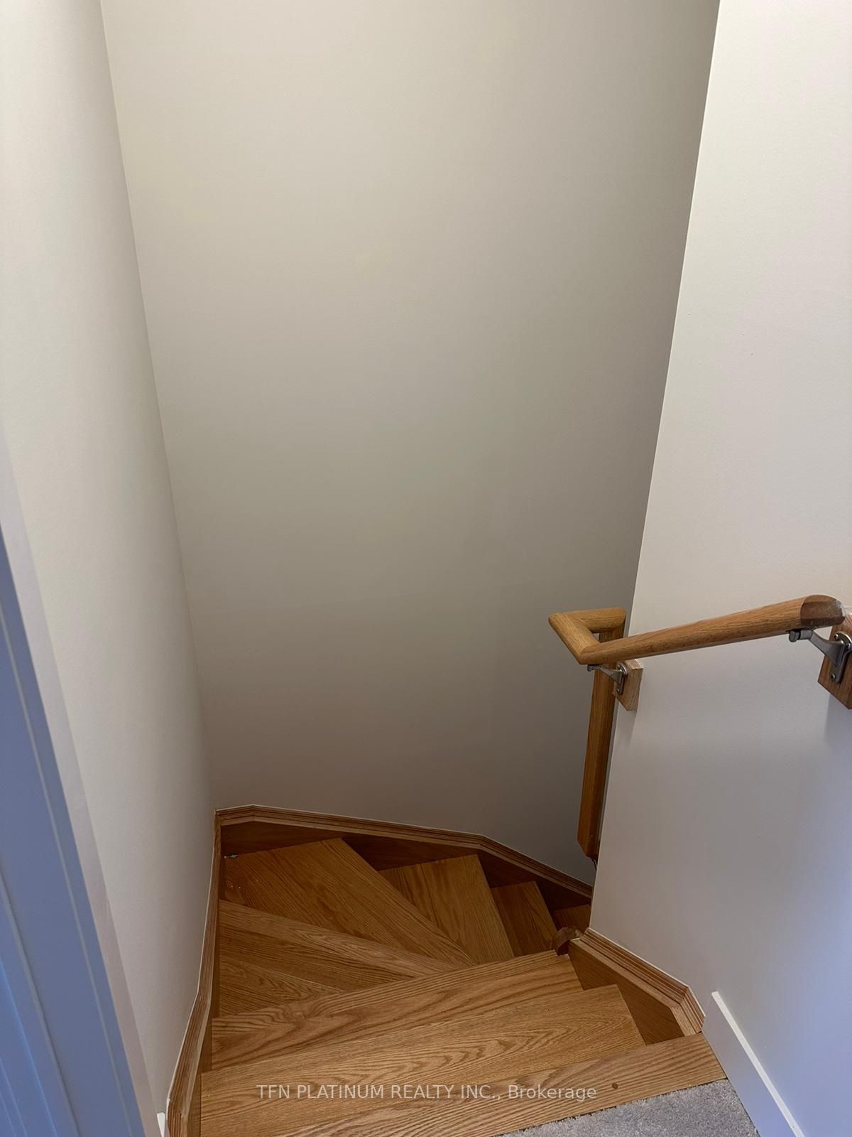 21 Baskett St