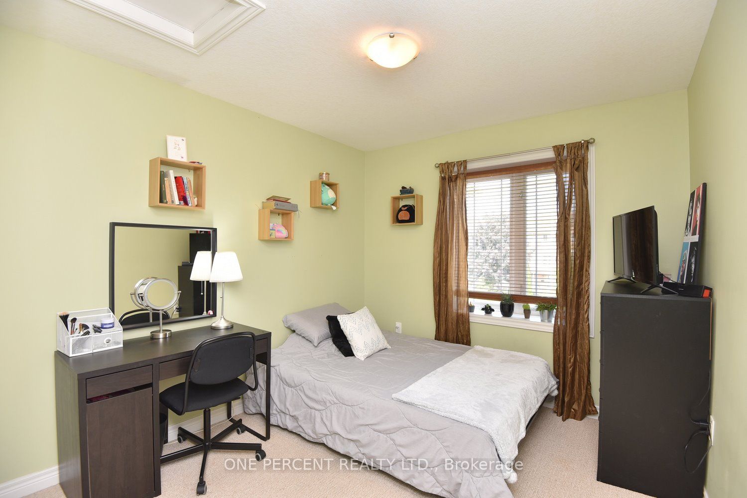 6 Chestnut Dr, #4