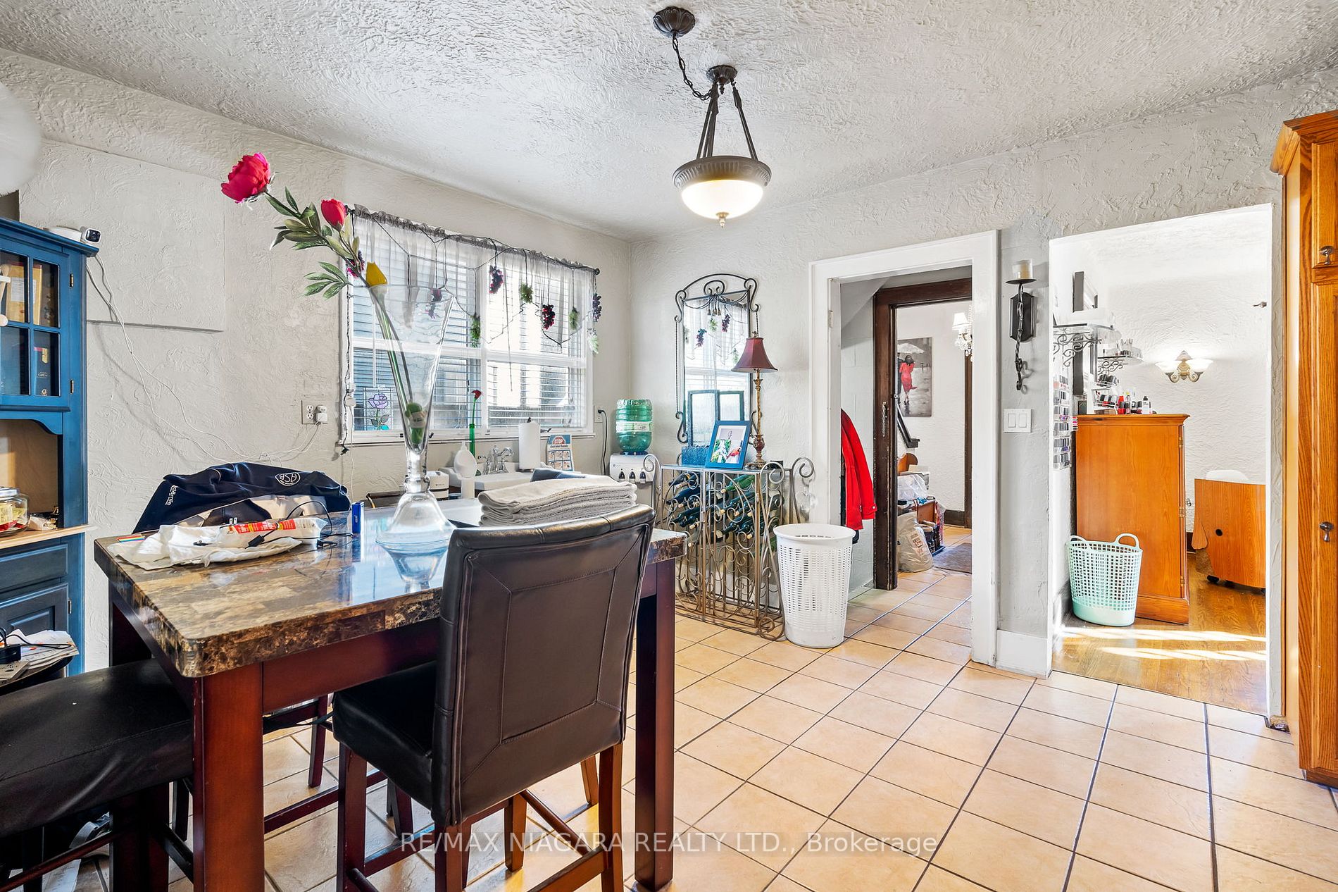 6407 Thorold Stone Rd