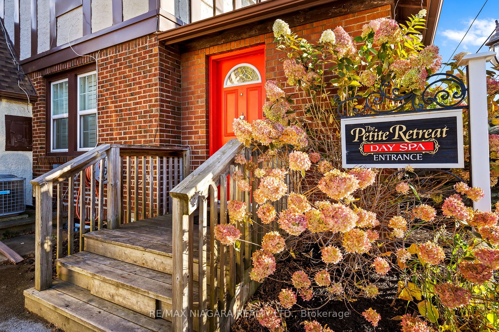6407 Thorold Stone Rd