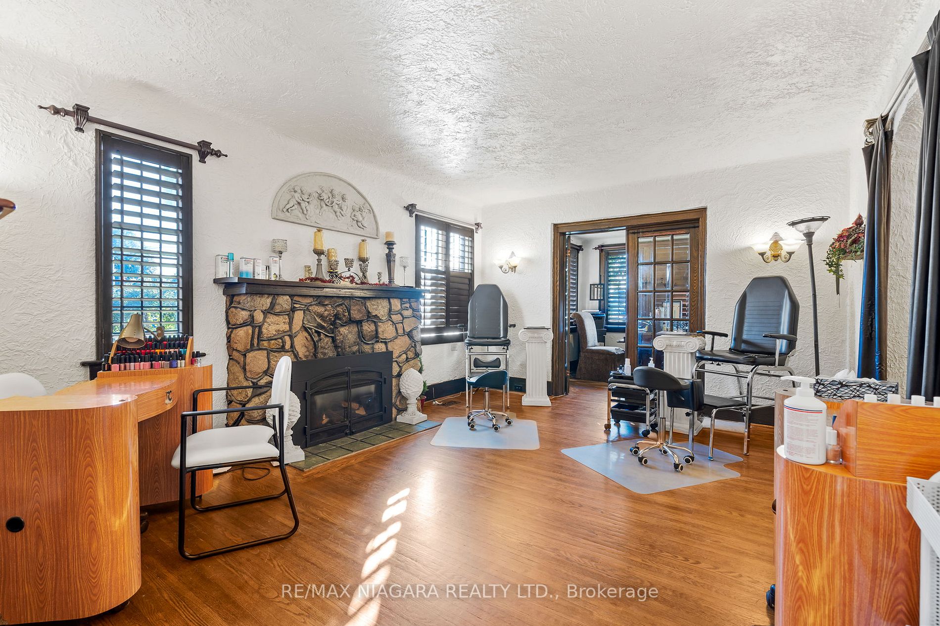 6407 Thorold Stone Rd