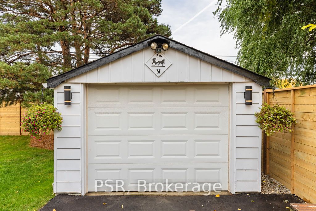 39 Castlefield Dr