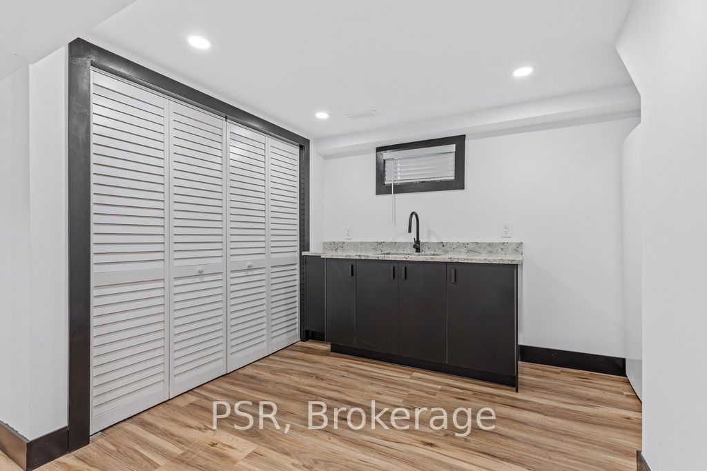 39 Castlefield Dr