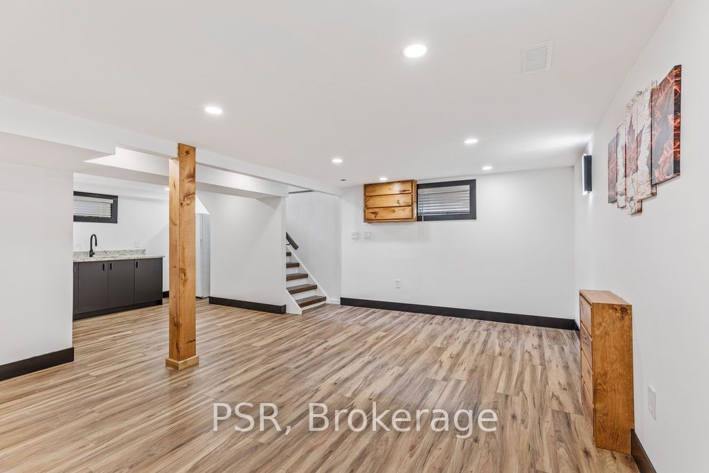39 Castlefield Dr